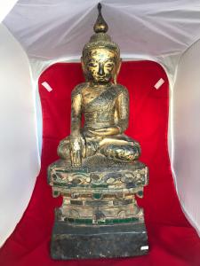 Buda antigo de madeira do século XVIII