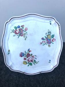 Small porcelain tray with 'bouquet' decoration. Doccia-Ginori manufacture.