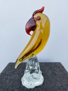 Pappagallo in vetro sommerso ambrato-rosso.Alfredo Barbini,Murano