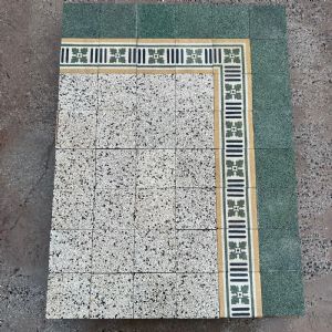 Tappeto tinta unita e cornice decorata 