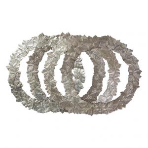 Conjunto de 4 sousplats de folhas em metal prateado - O/1790.