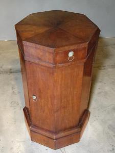 comodino a colonna