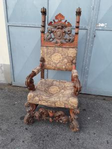 Trono barocco siciliano epoca 1600 con stemma lacca e oro h169xp61xl82 garanzia termini di legge 