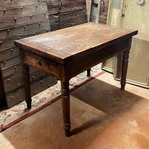 TAV344 - Tavolo a plancia doppia in noce, epoca '800, misure cm L 121 x P 71 ( + 71 aperto) x H 80 luce sotto fascia 58