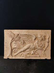 Bellissimo bassorilievo raffigurante Eros, dio dell'amore - Marmo nembro chiaro - 72 x 44 cm