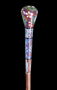 Bastone con pomolo globulare in smalto cloisonne’.