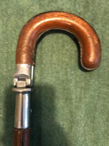 Bastone sedia da giocatore di golf in metallo rivestito in cuoio .