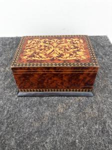 Thuja burl cigarette box with Art Nouveau inlays. Sorrento.