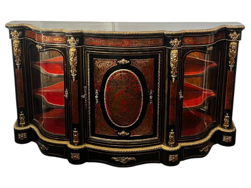 Credenza monumentale a tre sportelli