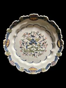 Majolica plate with rocaille motifs and 'small bridge' decoration. Pasquale Antonibon manufacture, Nove di Bassano.