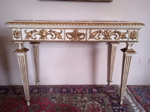 Console Louis XVI laquée et dorée