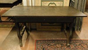 TAV286 - Mesa/escrivaninha em nogueira, época de 1700, cm C 170 x A 86 x L 77
