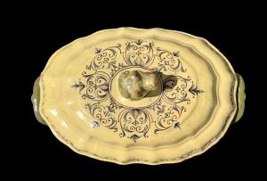 Sopera de mayólica amarilla con decoración de volutas rococó. - Foto 6