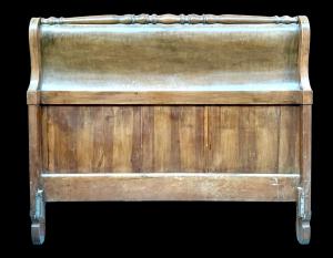 Bett aus massivem Nussbaumholz in 'Boot'-Form, Louis-Philippe-Zeit.