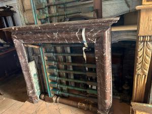 Moldura de lareira em Rosso Francia