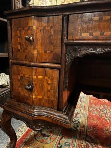 TAV346 - Walnut inlaid writing desk, 18th/19th Century, Dimensions W 130 x H 80 x D 60 - Foto 7