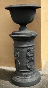 grande coppia di colonne in ghisa con vaso ovale
