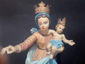 Polychrom bemalte Holzskulptur: Madonna mit Kind - Foto 6