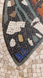 Tavolino rotondo con piano in mosaico - Foto 7