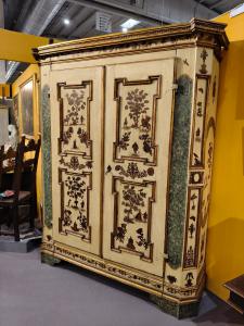 Lackierter Schrank im Arte Povera Stil, Marken, 18. Jahrhundert