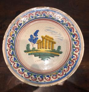 Majolica plate, Vietri manufacture. Campania.