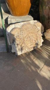 Medusa Romana em mármore