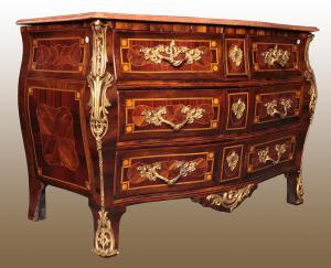 Majestic French Louis XV style chest of drawers from the 1700s with four drawers veneered in rosewood and with red France marble