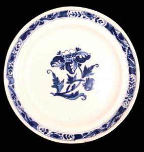 Majolica plate with thistle flower decoration. Gio Batta Antonibon (1728-1738). Nove di Bassano.