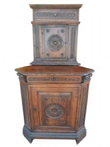 Museale Eckvitrine Cantonale mit Doppelkörper, Ludwig XIV, frühes 18. Jahrhundert, aus Nussbaum