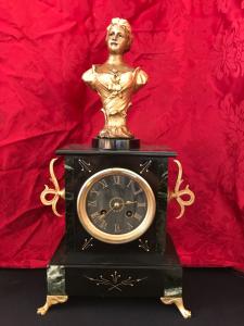 Pendulum clock with sculpture signed Mestais