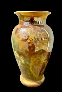 Vaso in maiolica con  decoro iridescente  a lustro metallico.Pietro Melandri.Faenza.