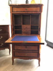 Grazioso piccolo secretaire