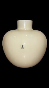 Vaso a corpo globulare  in vetro incamiciato’ cinese’ color crema.Venini,Murano.