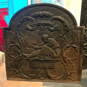 P241 - Cast iron fireback, measures cm L 60 x H 60