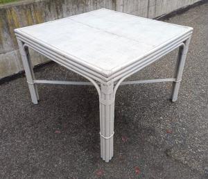 Mesa de rattan