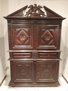 Credenza doppio corpo 600   H 230 - L 158 - P 64