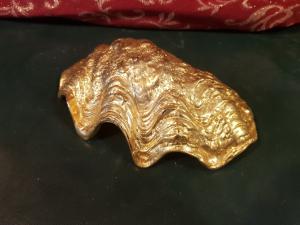 Concha em metal dourado, escultura de fundição