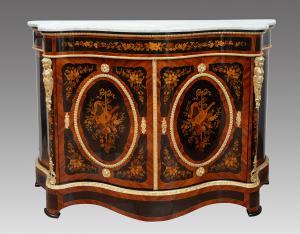Antikes französisches Napoleon III Sideboard aus edlen exotischen Hölzern mit Intarsien aus vergoldeten Bronzeelementen. 19. Jahrhundert.
