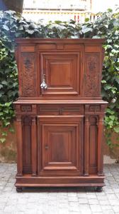 Credenza stipo antico austriaco del '700 in noce filettato e intagliato