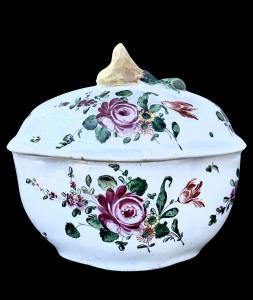 Doccia porcelain sugar bowl decorated in Pesaro at Casali e Callegari.