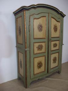 LACKIERTER ZWEITÜRIGER SCHRANK IM PIEMONTESISCHEN STIL DES 18. JAHRHUNDERTS, L146xT60xH222 cm