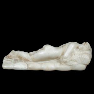 Sculturina in alabastro - Fanciulla distesa. Italia, inizi XIX secolo.