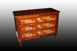 Stunning French chest of drawers from the early 1800s, Louis XVI style in bois de violette.