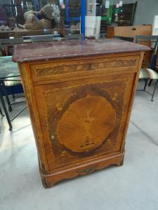 Credenza a un'anta in legno noce intarsiata Napoleone III 1880 Francia