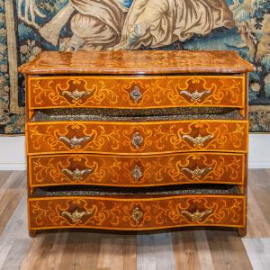 Cômoda de nogueira com incrustações, origem Piemonte, meados do século XVIII - Foto 5