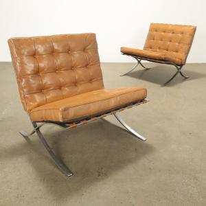 Par de Poltronas Vintage Estilo Barcelona em Couro, Design Original Anos 70