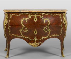 Louis XV commode veneered in kingwood, rich gilded bronze decoration, France 18th century