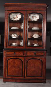 Antica grande credenza francese del 1800 stile Luigi Filippo in radica di noce