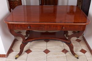 Mesa de Sala de Mogno, Estilo Biedermeier