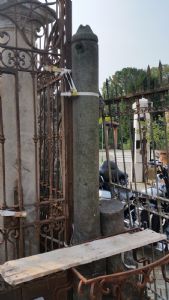 Gate columns with gate